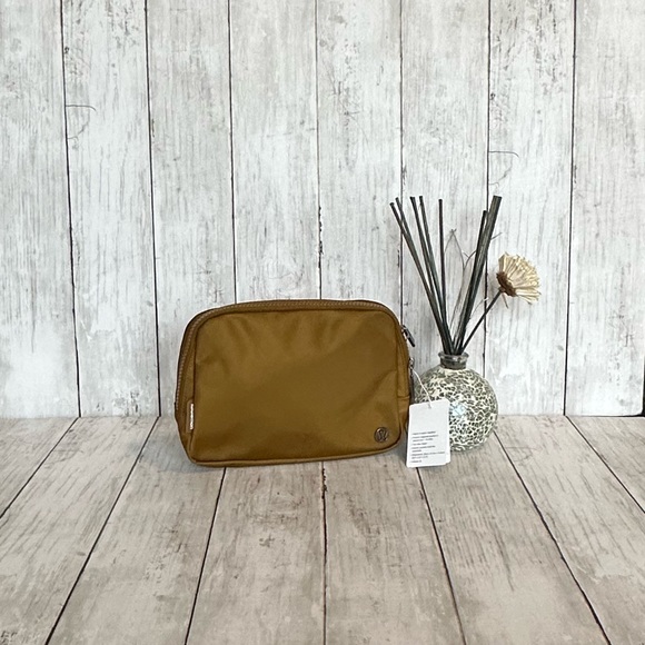 lululemon athletica Handbags - NWT LULULEMON EVERYWHERE BELT BAG LARGE BURNT CARAMEL